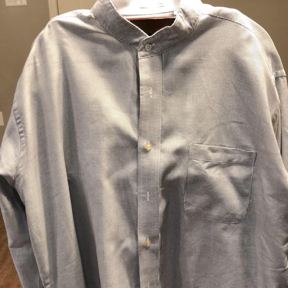 Peter Millar dress shirt with a banded collar.  17.5 with a sleeve size of 34.